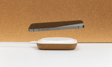 : Oregon Wireless-Charger aus RCS recyc. Kunststoff & Kork