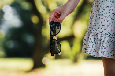 Logotrade Firmengeschenke das Foto: Sonnenbrille aus Bambus und RCS recyceltem Kunststoff