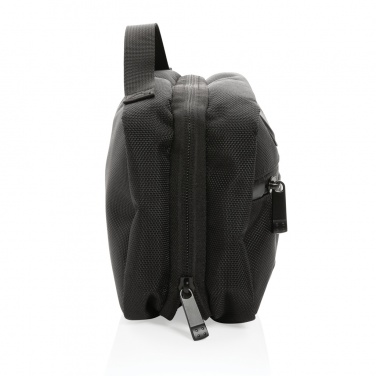 Logotrade werbemittel das Foto: Swiss Peak AWARE™ RPET Voyager Kosmetiktasche