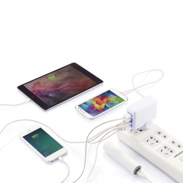 : Reiseadapter mit 4fachem USB Anschluss