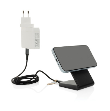 Logotrade Werbegeschenke das Foto: VoltPerch 15W magnetischer Wireless Charger aus RCS rec. ABS