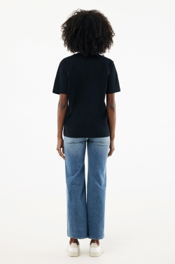 Logotrade Firmengeschenke das Foto: IQONIQ Nikko Heavyweight T-Shirt aus recycelter Baumwolle