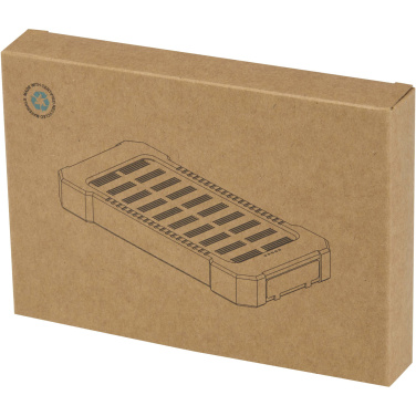 Logotrade Geschäftsgeschenke das Foto: Altair 10 W 5000 mAh robuste Solar Powerbank aus recyceltem Kunststoff mit integrierter Taschenlampe