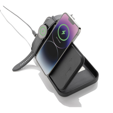 Logotrade corporate gift picture of: Swiss Peak RCS recycled travel case with 3 in 1 charger