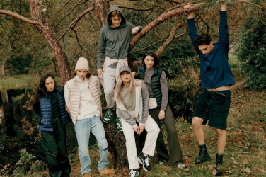 Logotrade firmakingi foto: Iqoniq Meru naiste taaskasutatud polüestrist vest