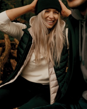 Logo trade reklaamkingi pilt: Iqoniq Meru naiste taaskasutatud polüestrist vest