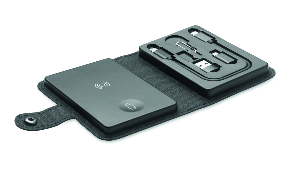 Logotrade reklaamkingi foto: CAWATT 4 in 1 kaabli pistikute komplekt 15W