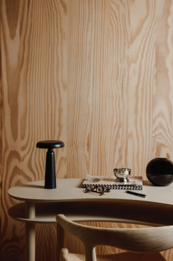 Logotrade reklaamkingid pilt: VINGA Avery RCS laualamp