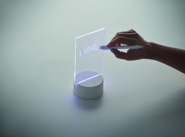 Logotrade ärikingi foto: LEDMEMO valgustatud LED-märkmetahvel