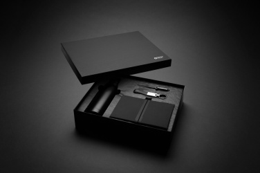 Logotrade reklaamtoote foto: Swiss Peak RCS luksuslik kinkekomplekt veepudeliga