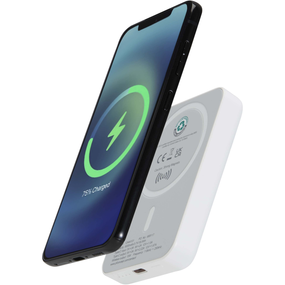 Logotrade reklaminiai produktai nuotrauka: „Acrab“ 5000 mAh 15 W magnetinė belaidė išorinė baterija su 20 W PD – pagaminta iš perdirbto plastiko