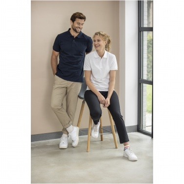 Logotrade ziemassvētku dāvanas foto: Smaragda unisex Aware™ polo ar īsām piedurknēm