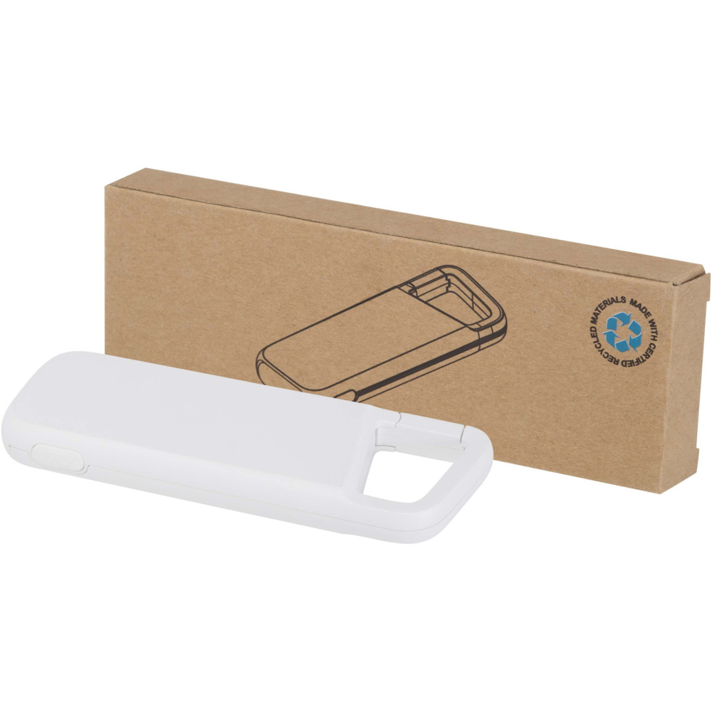 Logotrade Ideja dāvanas foto: Alkes 5000 mAh 12W ūdensizturīgs pārnēsājamais akumulators no pārstrādātas plastmasas ar karabīni