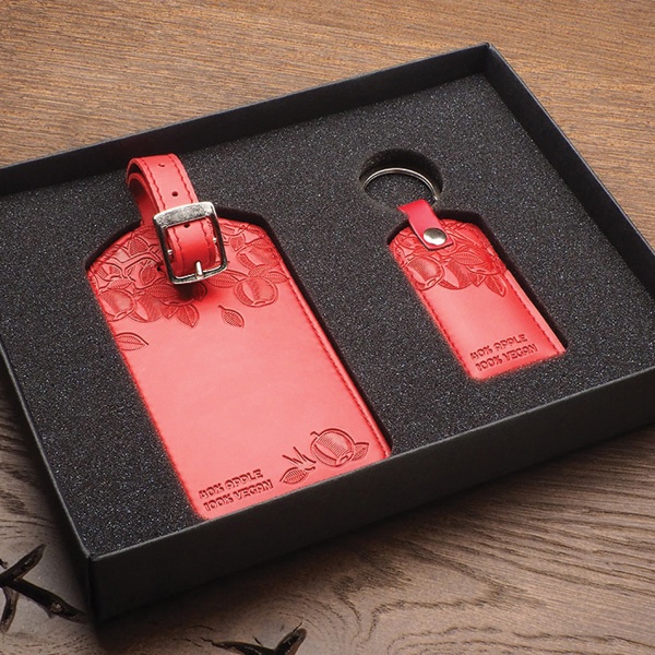 Логотрейд pекламные cувениры картинка: Подарочный набор из веганской кожи, багажная бирка и брелок, красный