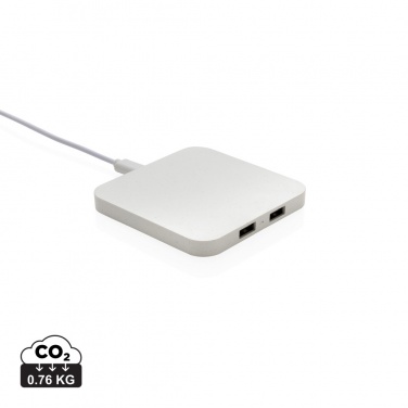 Logotrade reklamprodukter bild: 10W trådlösa laddare m. USB portar RCS återvunnen plast