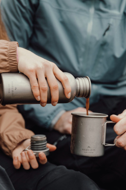 Logotrade kampanjprodukter bild: Nordic Drift Trail Light Titanium vattenflaska 600 ml